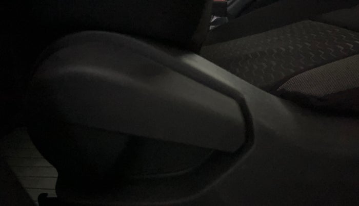 2024 Nissan MAGNITE Visia B4D 1.0 Petrol MT, Petrol, Manual, 3,930 km, Driver Side Adjustment Panel