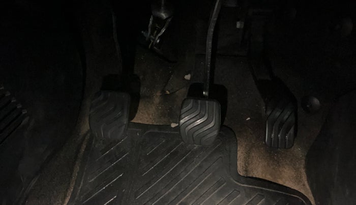 2024 Nissan MAGNITE Visia B4D 1.0 Petrol MT, Petrol, Manual, 3,930 km, Pedals