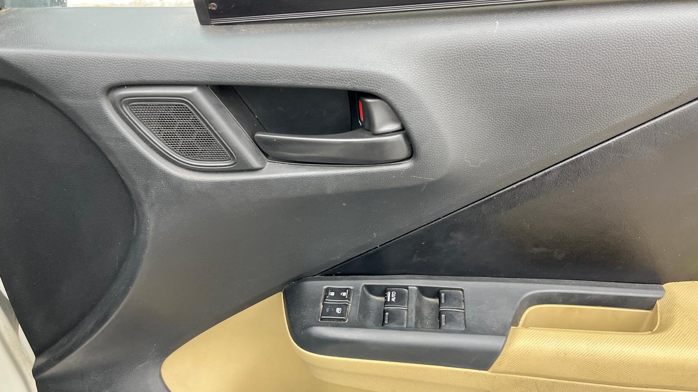 2014 Honda City 1.5L I-VTEC SV CVT, Petrol, Automatic, 1,16,587 km, Driver Side Door Panels Control