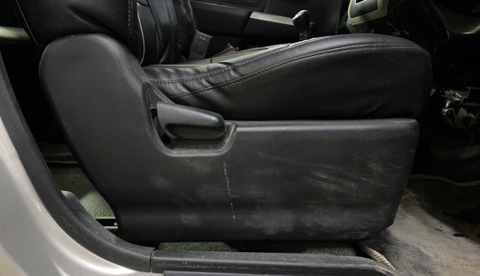 2013 Maruti Wagon R 1.0 LXI, Petrol, Manual, 73,442 km, Driver Side Adjustment Panel