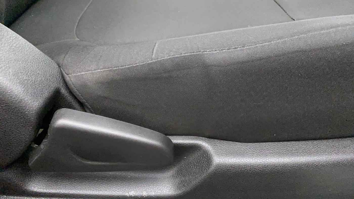 2017 Renault Kwid RXT 0.8, Petrol, Manual, 36,301 km, Driver Side Adjustment Panel