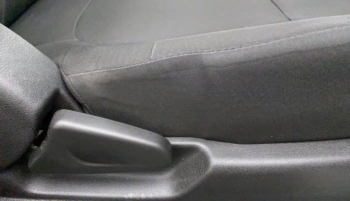 2017 Renault Kwid RXT 0.8, Petrol, Manual, 36,301 km, Driver Side Adjustment Panel