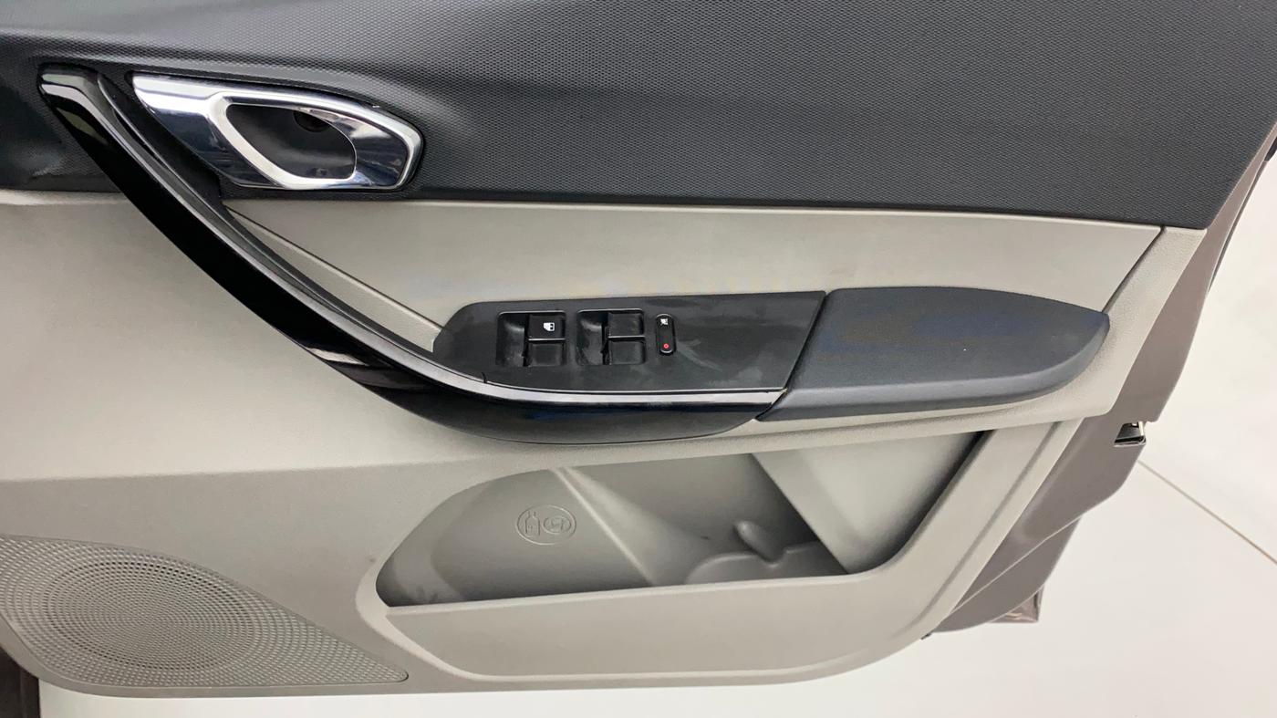 2018 Tata Tiago XZA PETROL, Petrol, Automatic, 49,334 km, Driver Side Door Panels Control