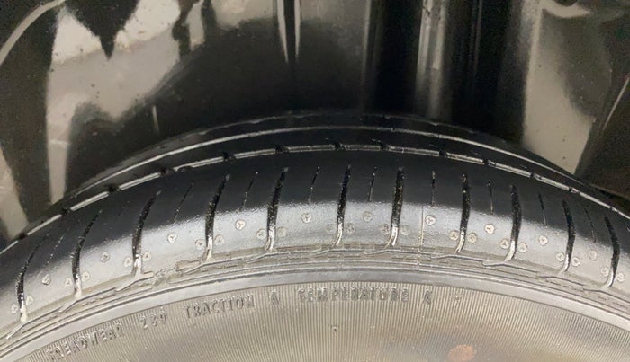 2022 Maruti Ciaz SIGMA 1.5 SHVS MT  PETROL, Petrol, Manual, 33,143 km, Left Rear Tyre Tread