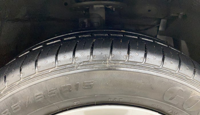 2022 Maruti Ciaz SIGMA 1.5 SHVS MT  PETROL, Petrol, Manual, 33,143 km, Right Front Tyre Tread