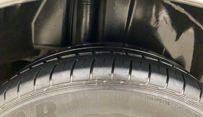 2022 Maruti Ciaz SIGMA 1.5 SHVS MT  PETROL, Petrol, Manual, 33,143 km, Right Rear Tyre Tread