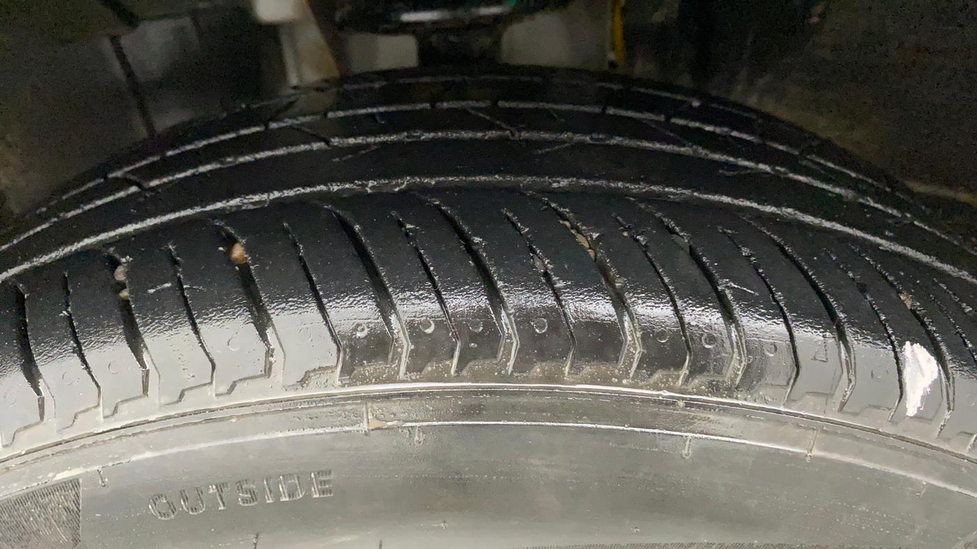 2021 Nissan MAGNITE XL, Petrol, Manual, 37,014 km, Left Front Tyre Tread