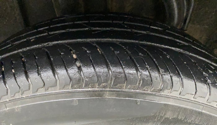 2021 Nissan MAGNITE XL, Petrol, Manual, 37,014 km, Right Rear Tyre Tread