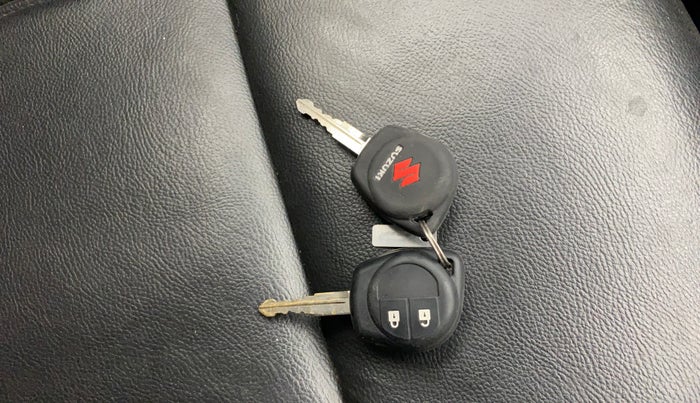 2015 Maruti Swift VXI, Petrol, Manual, 75,966 km, Key Close Up