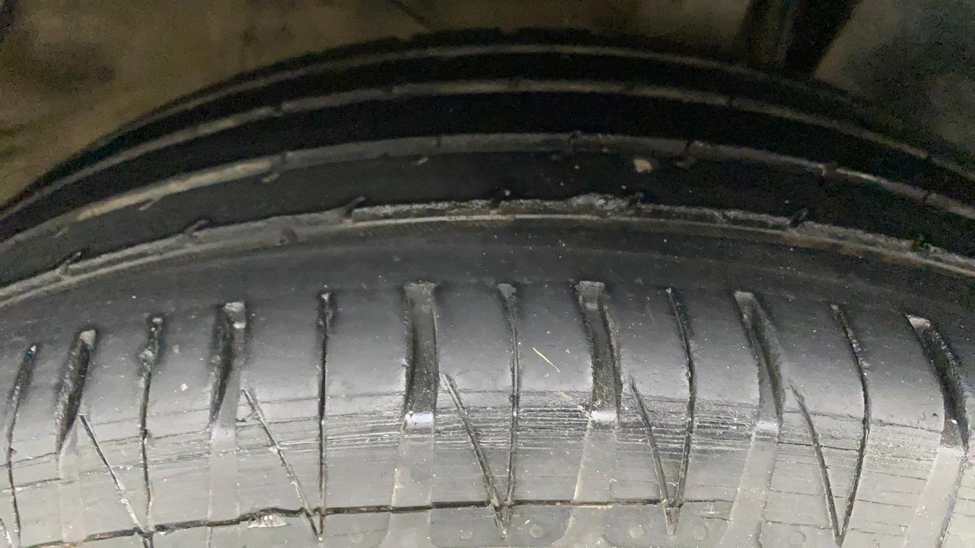 2021 KIA SONET HTK PLUS 1.2, Petrol, Manual, 26,649 km, Right Front Tyre Tread