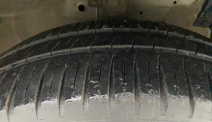 2012 Maruti Swift Dzire VXI, Petrol, Manual, 64,687 km, Right Front Tyre Tread