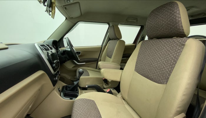 2016 Mahindra TUV300 T8, Diesel, Manual, 52,342 km, Right Side Front Door Cabin View