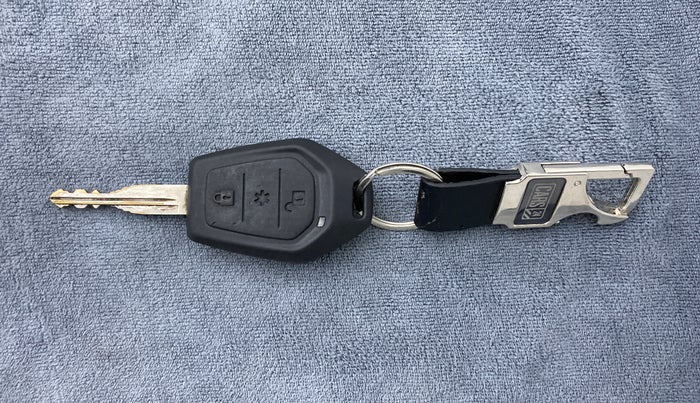 2016 Mahindra TUV300 T8, Diesel, Manual, 52,342 km, Key Close-up