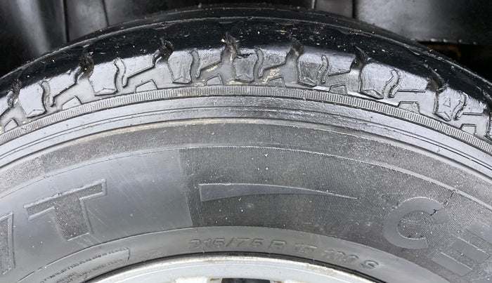 2016 Mahindra TUV300 T8, Diesel, Manual, 52,342 km, Right Rear Tyre Tread