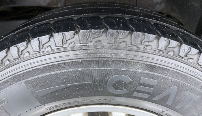 2016 Mahindra TUV300 T8, Diesel, Manual, 52,342 km, Left Rear Tyre Tread