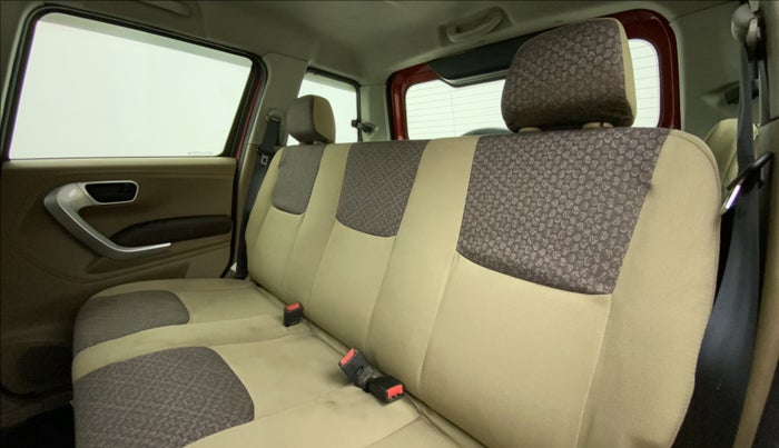 2016 Mahindra TUV300 T8, Diesel, Manual, 52,342 km, Right Side Door Cabin View