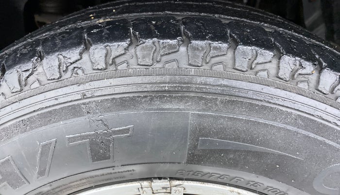 2016 Mahindra TUV300 T8, Diesel, Manual, 52,342 km, Left Front Tyre Tread