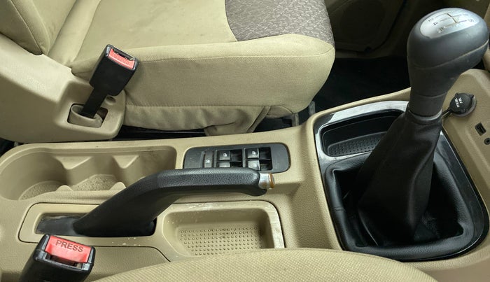 2016 Mahindra TUV300 T8, Diesel, Manual, 52,342 km, Gear Lever