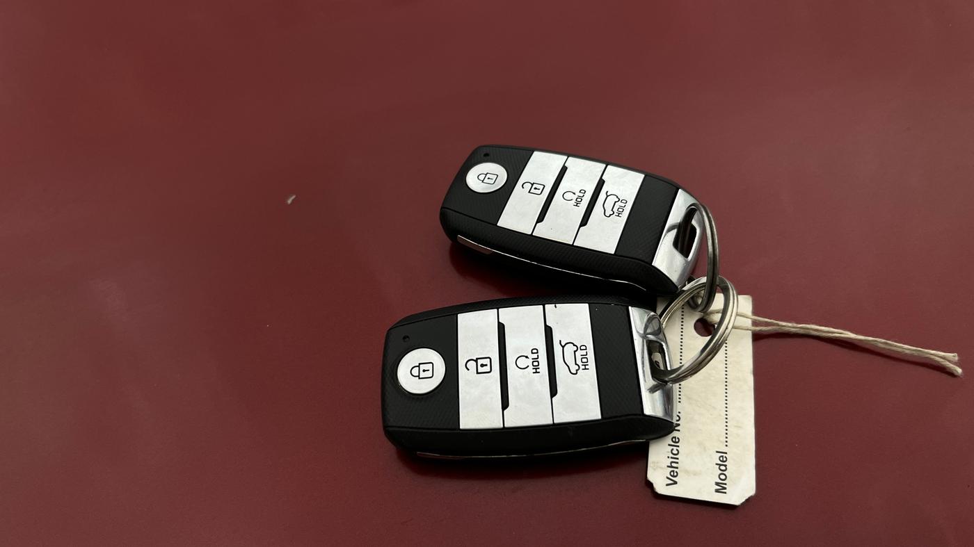 2021 KIA SONET HTX 1.0 IMT, Petrol, Manual, 26,947 km, Key Close Up