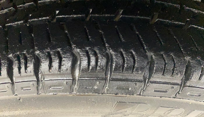 2015 Maruti Alto K10 VXI, Petrol, Manual, 23,661 km, Right Front Tyre Tread