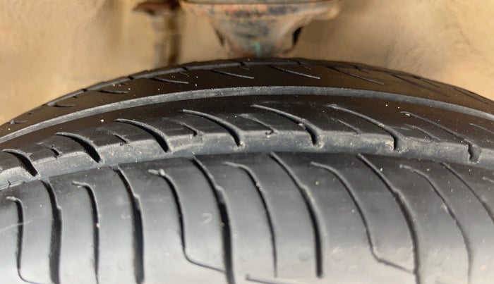 2017 Maruti Alto 800 LXI, Petrol, Manual, 57,731 km, Right Front Tyre Tread