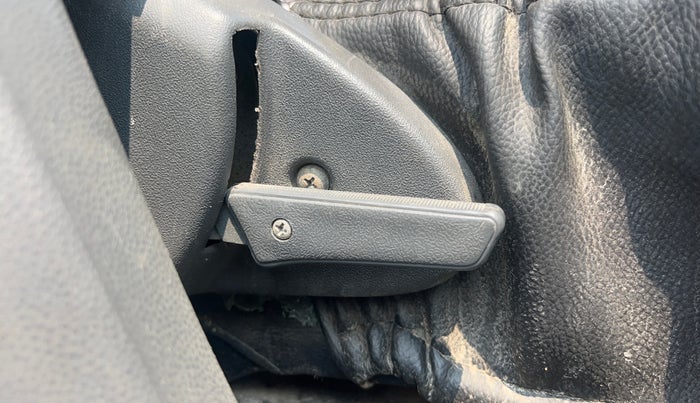 2017 Maruti Alto 800 LXI, Petrol, Manual, 57,731 km, Driver Side Adjustment Panel