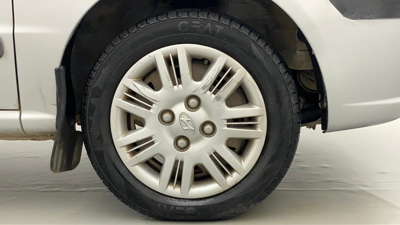 2011 Hyundai Santro Xing GLS, Petrol, Manual, 33,360 km, Right Front Wheel