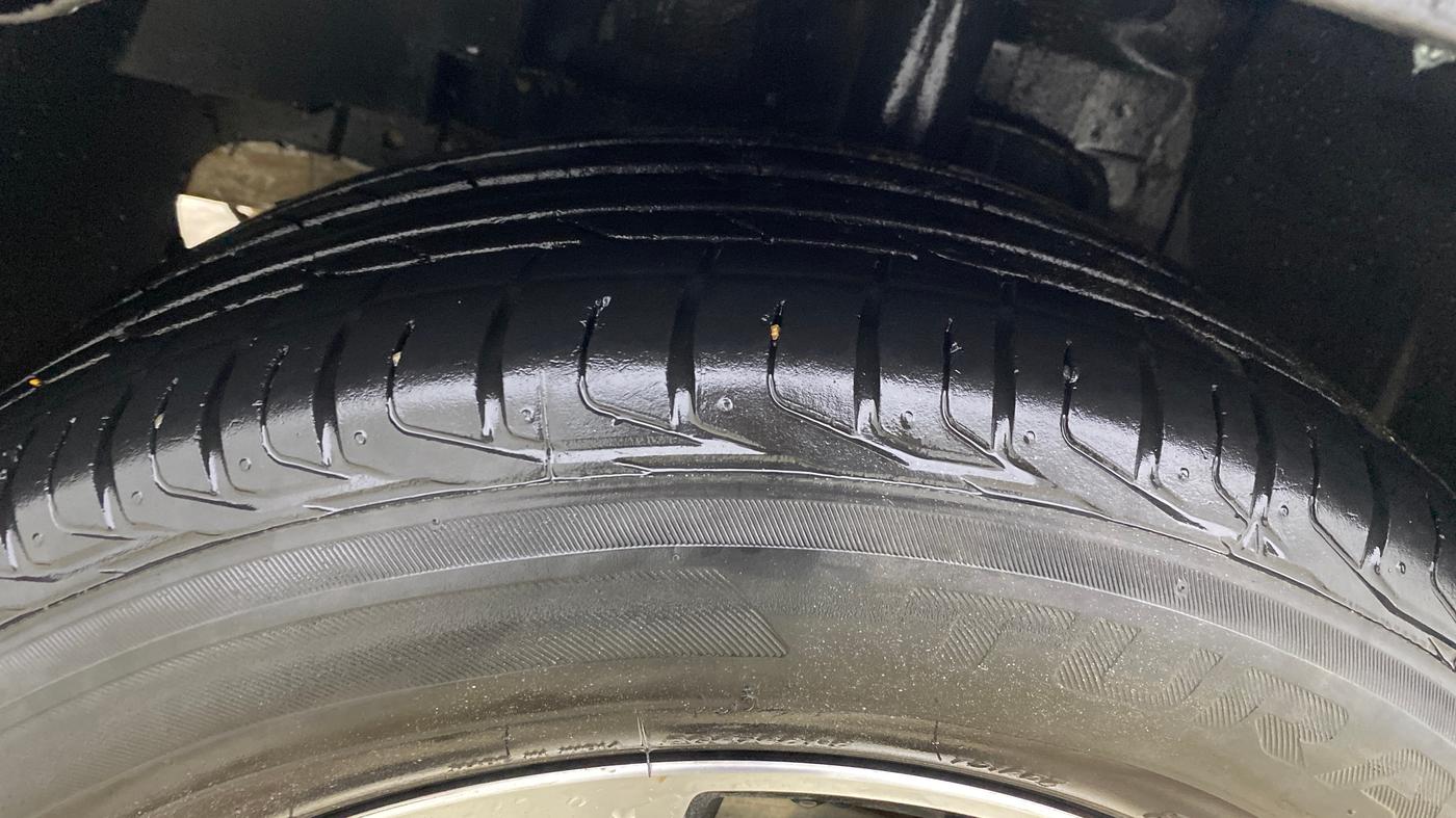 2020 Tata NEXON XZA PLUS PETROL, Petrol, Automatic, 1,27,344 km, Left Front Tyre Tread