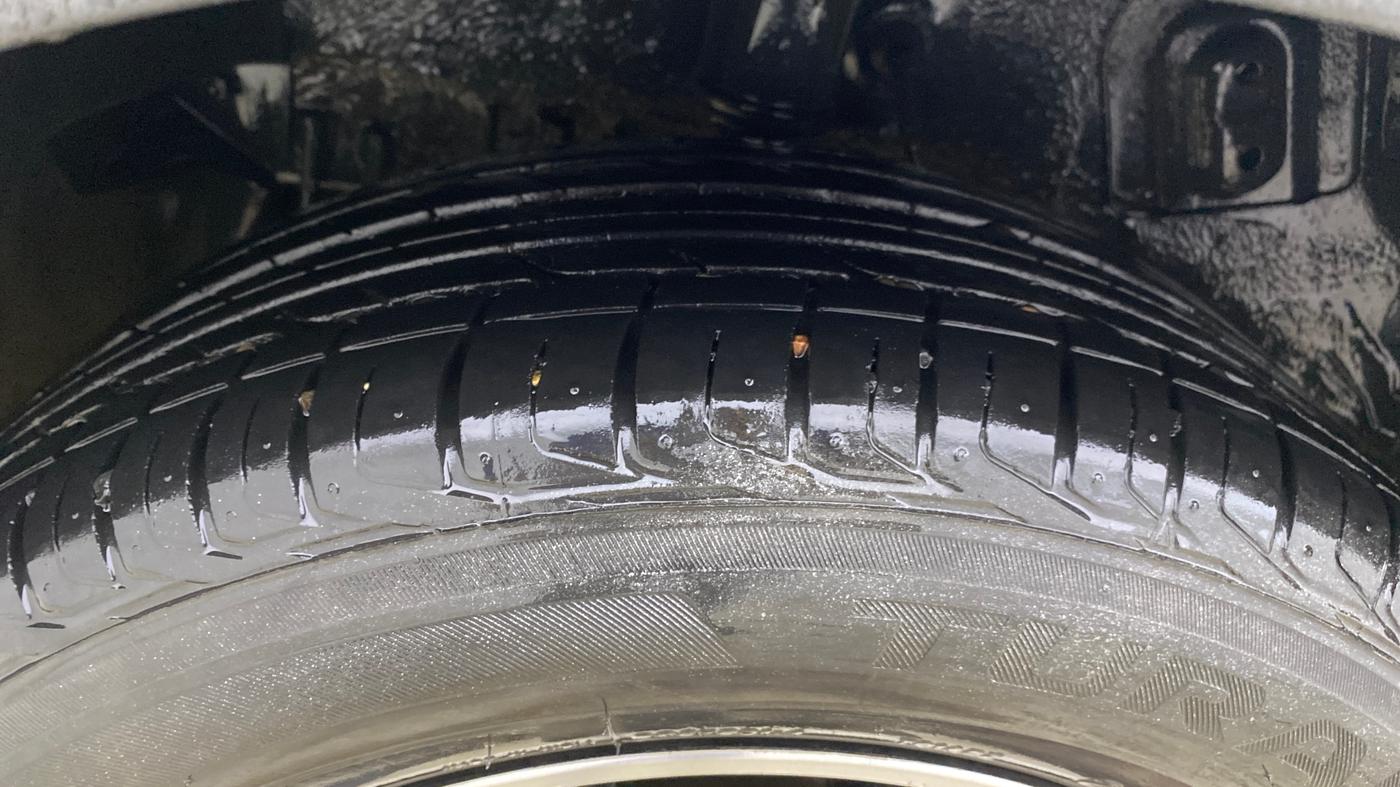 2020 Tata NEXON XZA PLUS PETROL, Petrol, Automatic, 1,27,344 km, Right Rear Tyre Tread