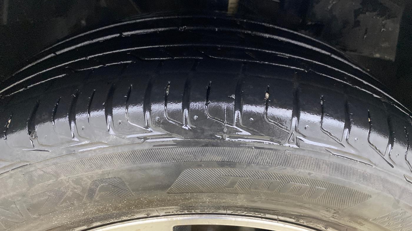 2020 Tata NEXON XZA PLUS PETROL, Petrol, Automatic, 1,27,344 km, Right Front Tyre Tread