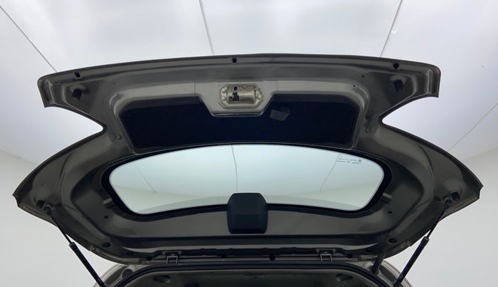 2016 Mahindra Kuv100 K2 PLUS 6 STR, CNG, Manual, 39,072 km, Boot Door Open