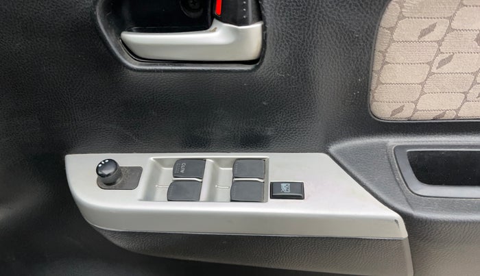 2016 Maruti Wagon R 1.0 VXI, Petrol, Manual, 42,705 km, Driver Side Door Panels Control
