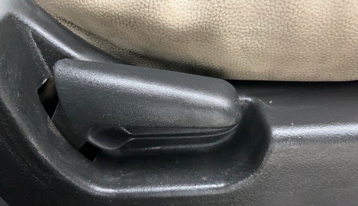 2016 Maruti Wagon R 1.0 VXI, Petrol, Manual, 42,705 km, Driver Side Adjustment Panel