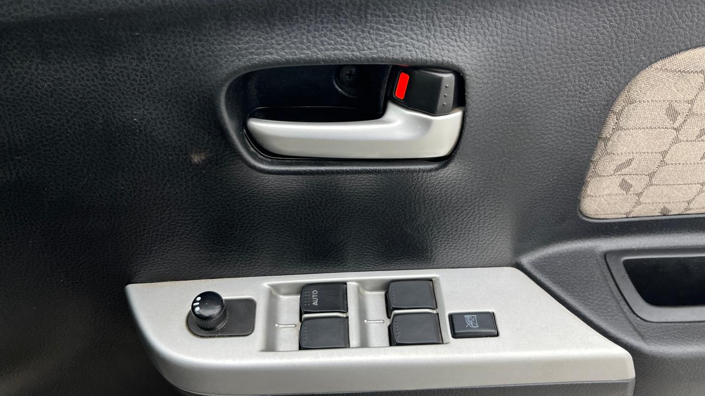 2014 Maruti Wagon R 1.0 VXI, Petrol, Manual, 78,110 km, Driver Side Door Panels Control