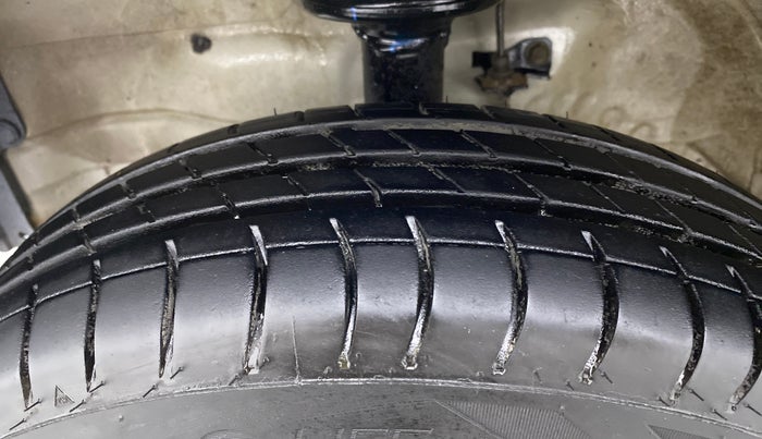 2014 Maruti Wagon R 1.0 LXI, Petrol, Manual, 59,169 km, Left Front Tyre Tread