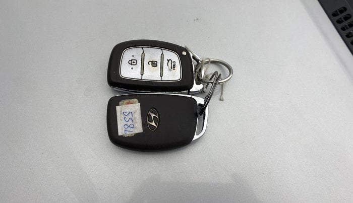 2015 Hyundai Grand i10 ASTA AT 1.2 KAPPA VTVT, Petrol, Automatic, 48,105 km, Key Close Up