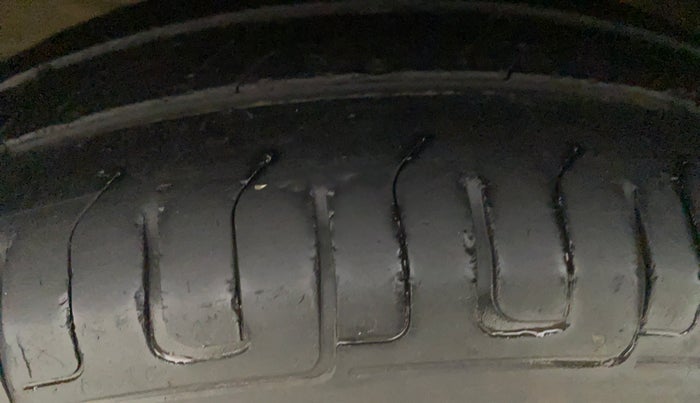 2013 Maruti Wagon R 1.0 LXI CNG, CNG, Manual, 59,303 km, Left Front Tyre Tread