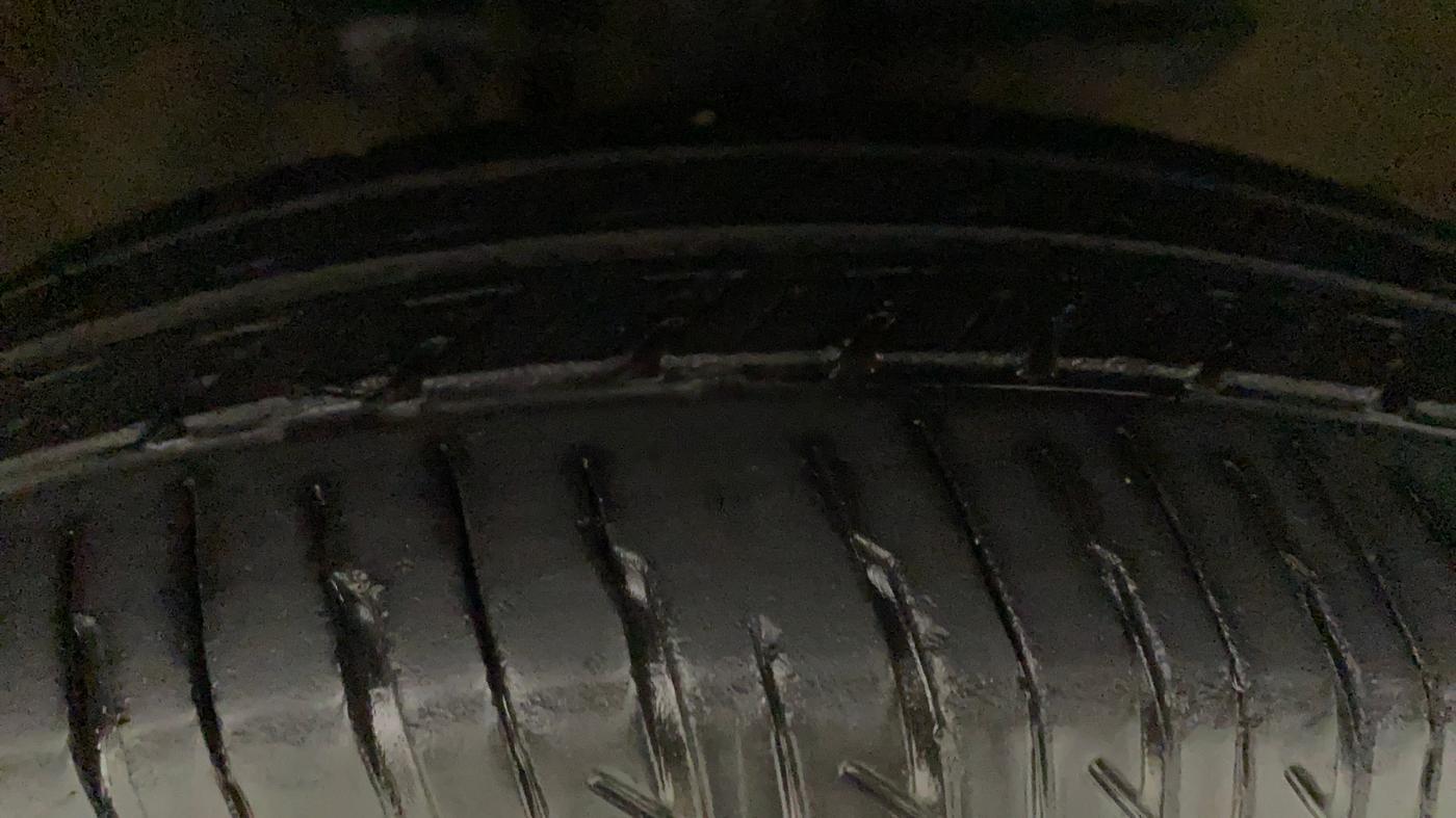 2013 Maruti Wagon R 1.0 LXI CNG, CNG, Manual, 59,303 km, Right Front Tyre Tread