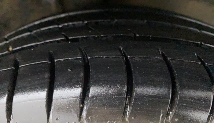 2015 Maruti Alto K10 VXI, Petrol, Manual, 46,998 km, Right Front Tyre Tread