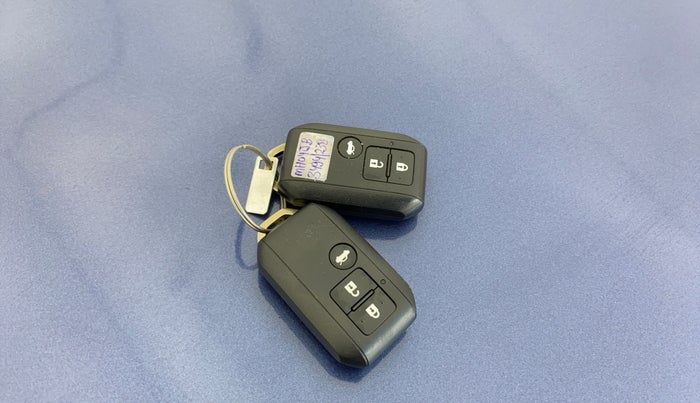 2017 Maruti Dzire ZXI AMT, Petrol, Automatic, 1,02,742 km, Key Close Up