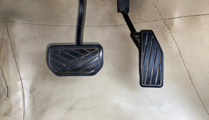 2017 Maruti Dzire ZXI AMT, Petrol, Automatic, 1,02,742 km, Pedals