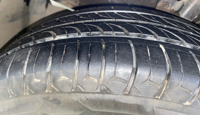 2017 Maruti Dzire ZXI AMT, Petrol, Automatic, 1,02,742 km, Left Front Tyre Tread