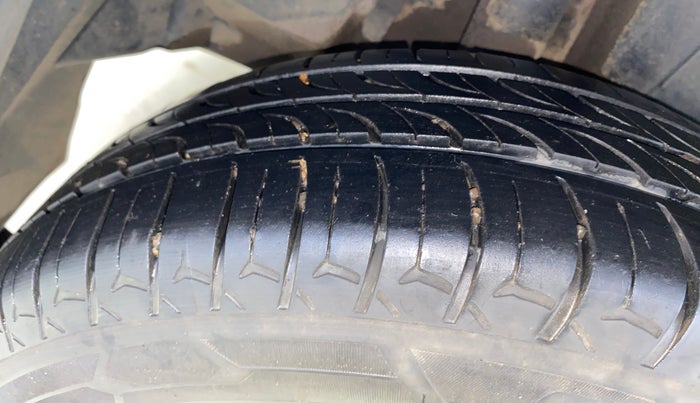 2017 Maruti Dzire ZXI AMT, Petrol, Automatic, 1,02,742 km, Right Rear Tyre Tread