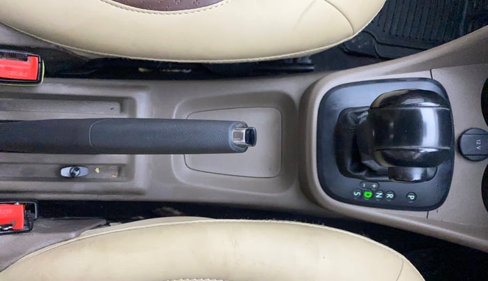 2013 Skoda Rapid AMBITION 1.6 MPI AT, Petrol, Automatic, 83,695 km, Gear Lever