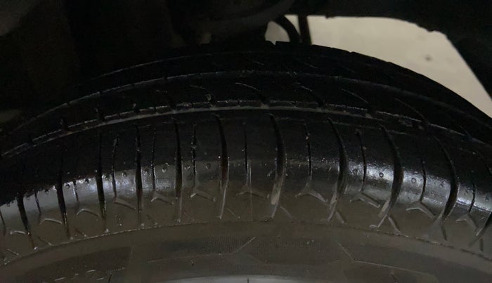 2014 Maruti Alto 800 LXI, Petrol, Manual, 82,985 km, Left Rear Tyre Tread
