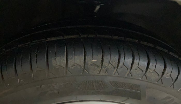 2014 Maruti Alto 800 LXI, Petrol, Manual, 82,985 km, Right Front Tyre Tread