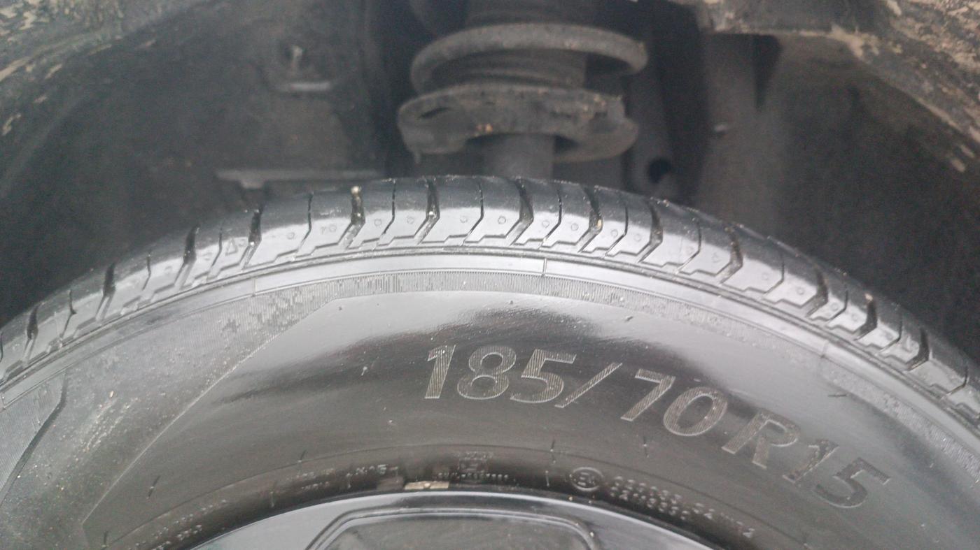 2024 Tata PUNCH ADVENTURE AMT, Petrol, Automatic, 9,799 km, Left Front Tyre Tread