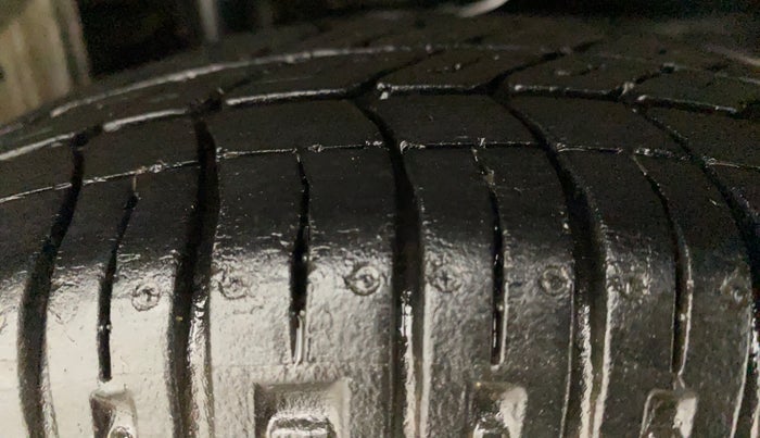 2016 Maruti Alto 800 LXI, Petrol, Manual, 38,409 km, Left Rear Tyre Tread
