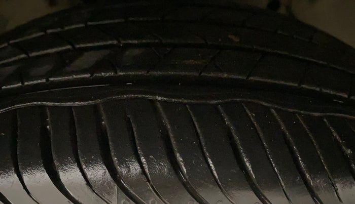 2014 Ford Ecosport TITANIUM 1.5L PETROL AT, Petrol, Automatic, 54,050 km, Right Front Tyre Tread