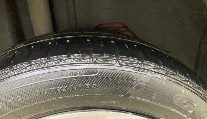 2019 Ford FREESTYLE TITANIUM 1.2 PETROL, Petrol, Manual, 1,05,881 km, Right Rear Tyre Tread